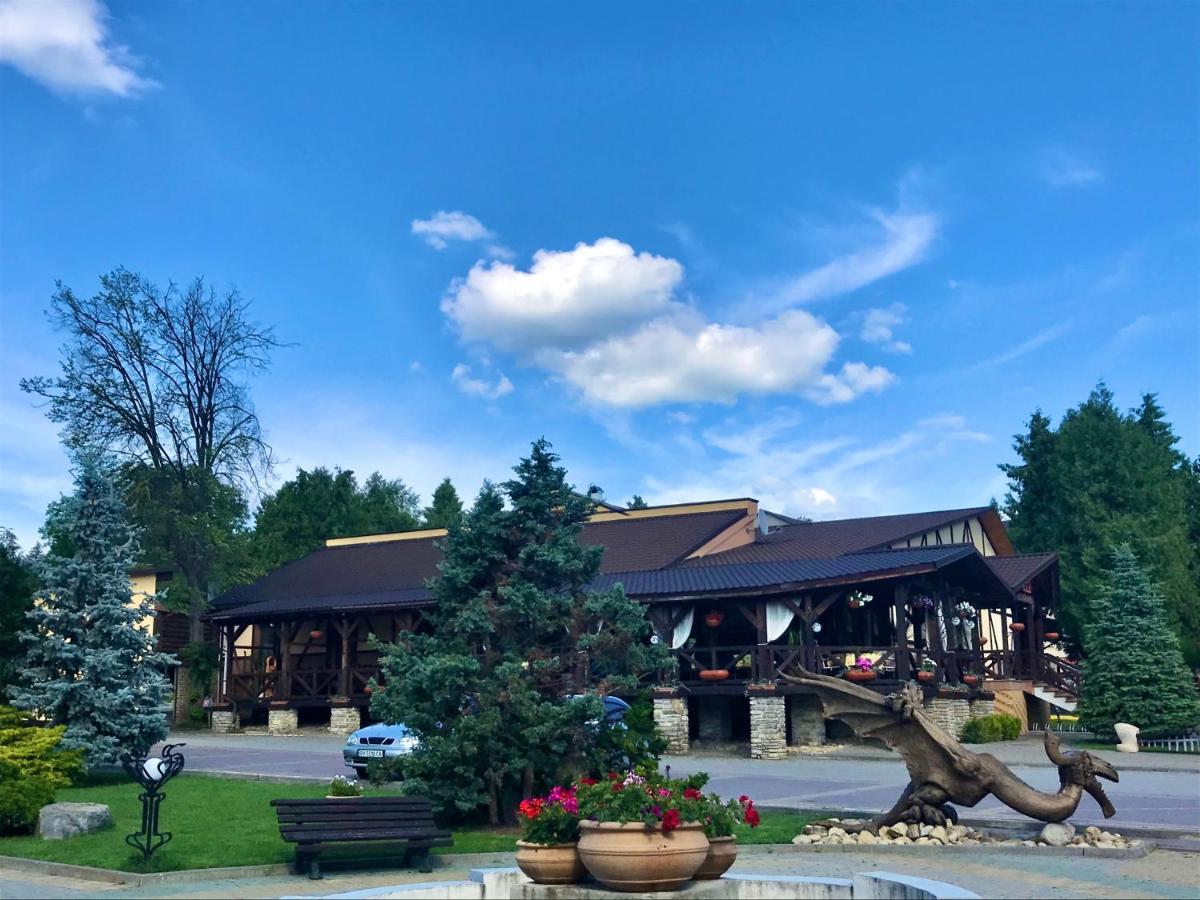Gala Hotel Kamjanyi Potoki Kültér fotó