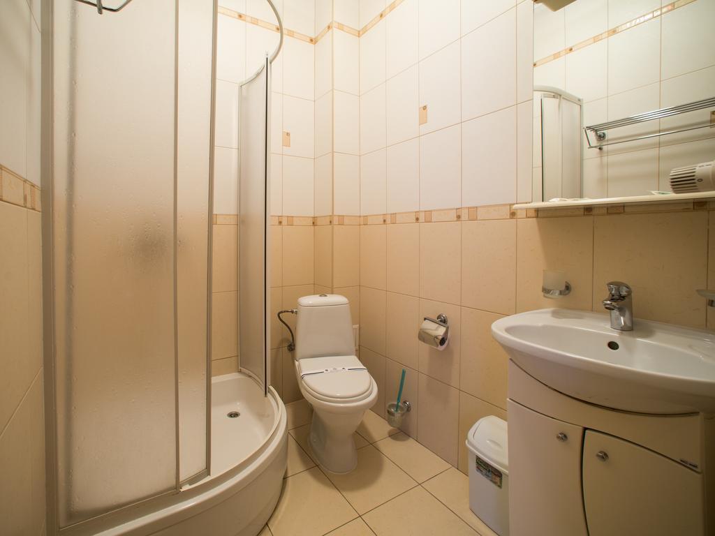 Gala Hotel Kamjanyi Potoki Kültér fotó