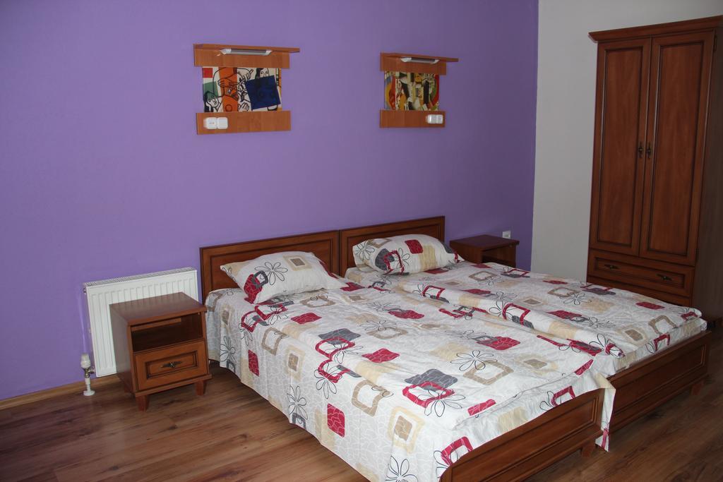 Gala Hotel Kamjanyi Potoki Kültér fotó