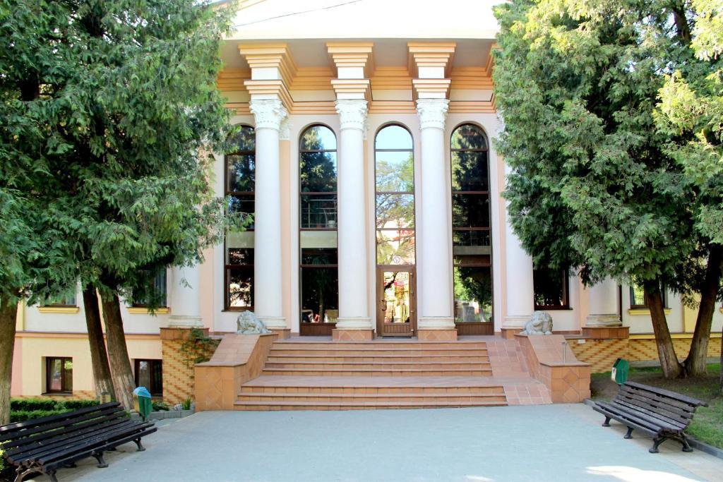 Gala Hotel Kamjanyi Potoki Kültér fotó