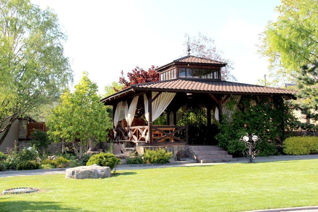 Gala Hotel Kamjanyi Potoki Kültér fotó